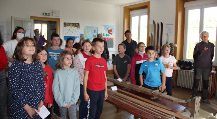 Les élèves imprégnés par l'histoire du ski du Haut-Jura