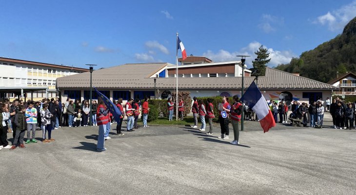 Levée de drapeau animée à la cité scolaire P. Vernotte