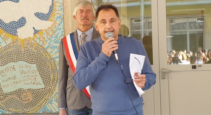 Minute de silence
à l'Institution Saint Oyend