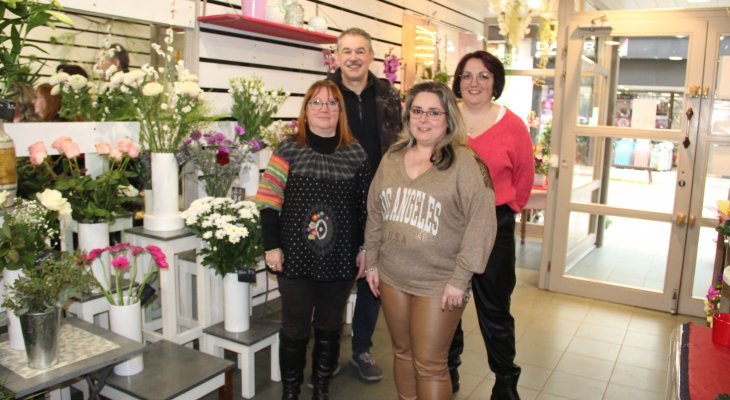 Florentine, avec Sophie et Elisabeth s'ouvre
la 5e page de ce commerce de fleurs