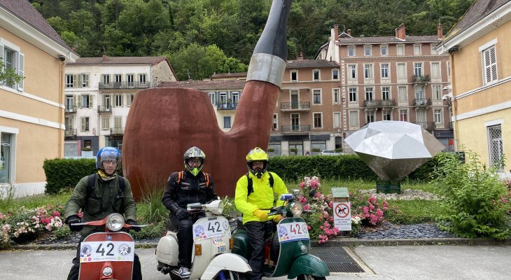 Rencontre fortuite avec...
180 Vespa de passage !