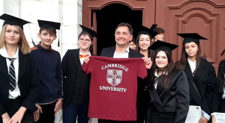  Des diplômes de Cambridge !