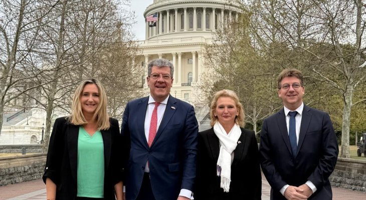Des sénateurs en mission à Washington