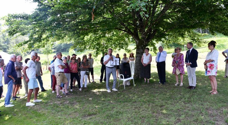 La commune s'adapte et innove : une nouvelle plage pour un lac transformé