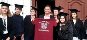  Des diplômes de Cambridge !